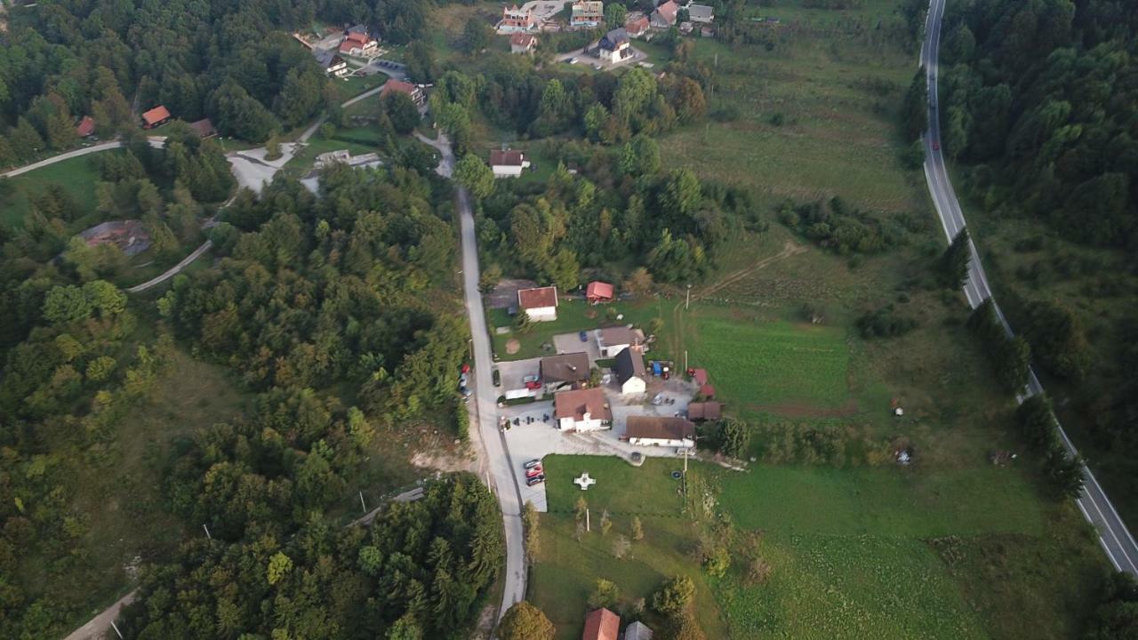 House Pox Hotell Plitvička Jezera Exteriör bild